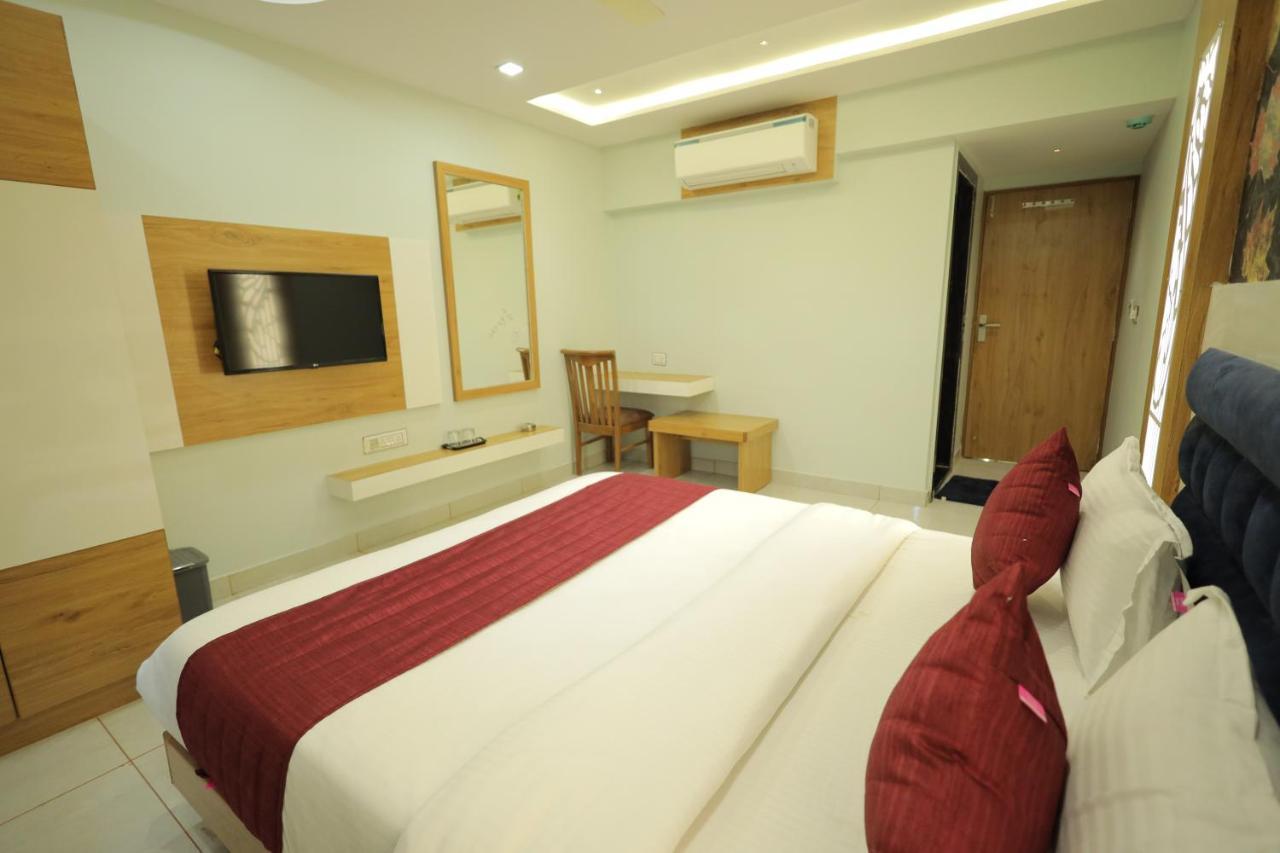 Hotel Rk Fortune Ahmedabad Exteriör bild