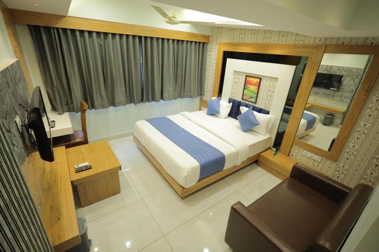 Hotel Rk Fortune Ahmedabad Exteriör bild