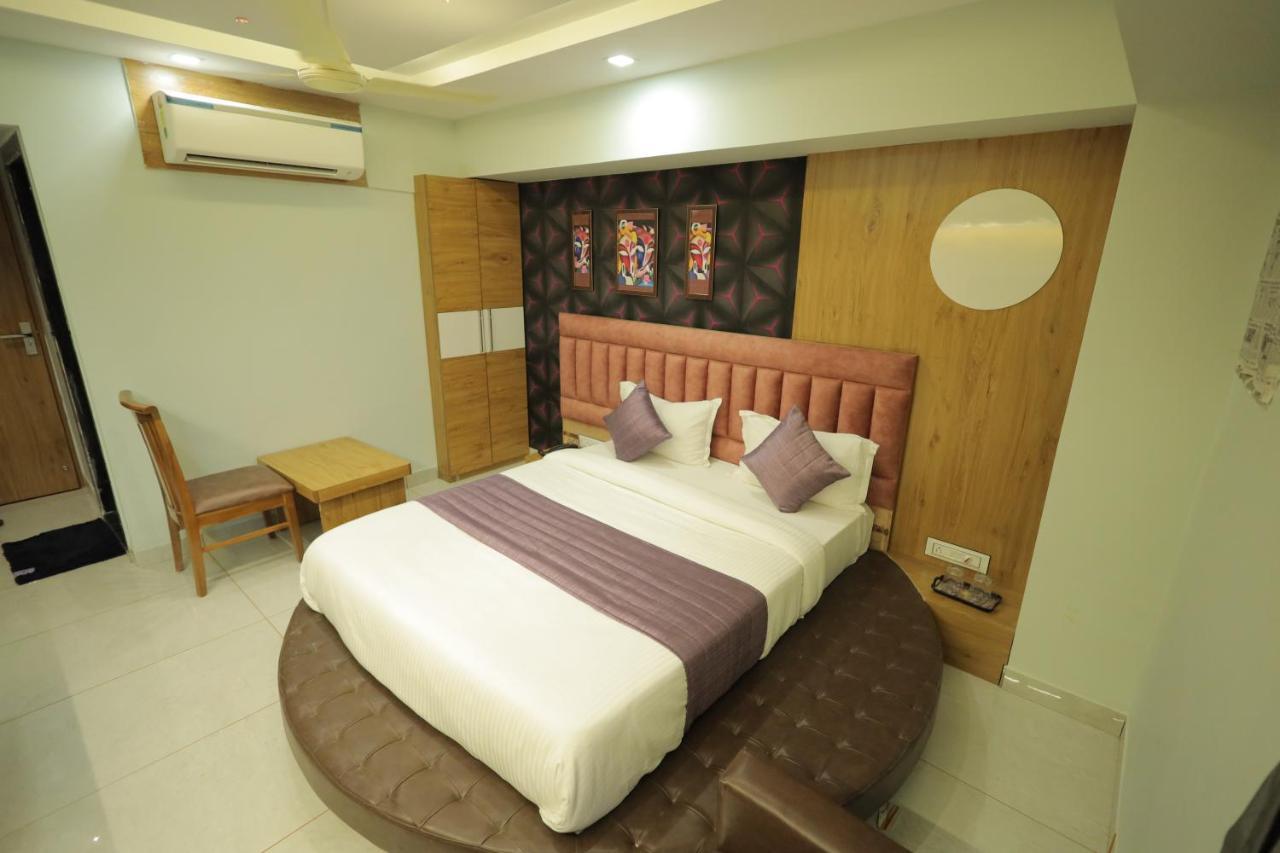Hotel Rk Fortune Ahmedabad Exteriör bild