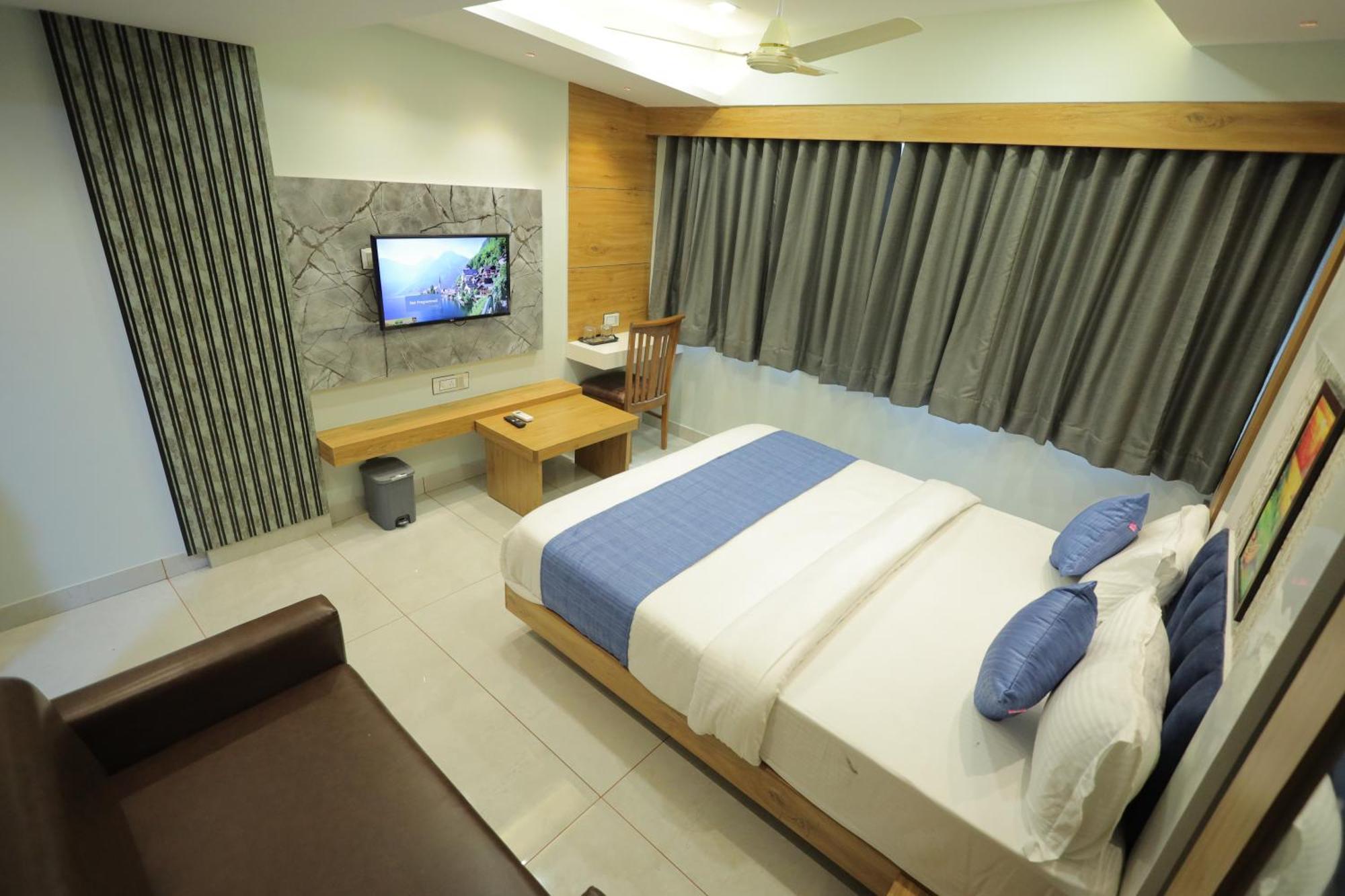 Hotel Rk Fortune Ahmedabad Exteriör bild