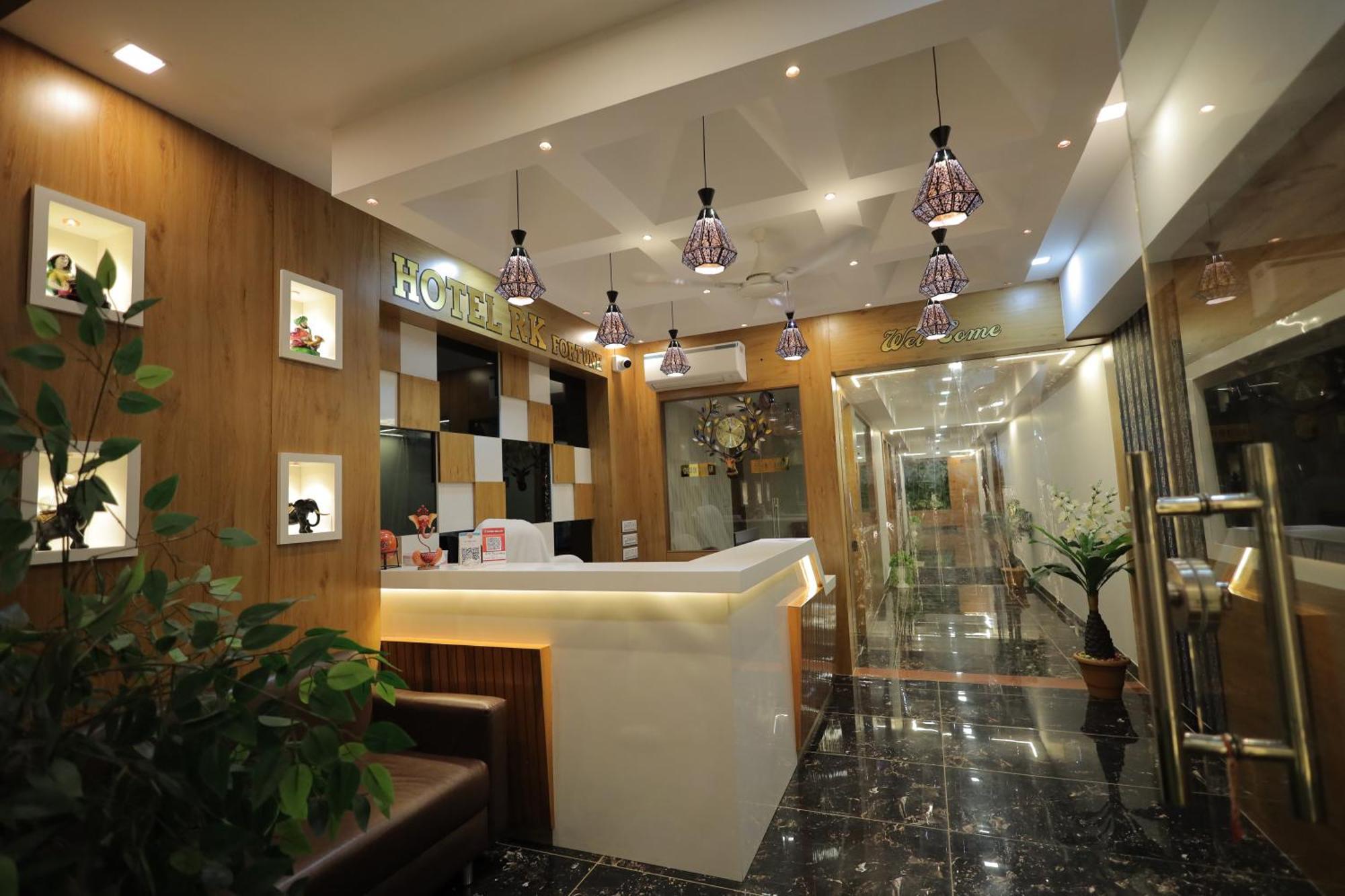 Hotel Rk Fortune Ahmedabad Exteriör bild