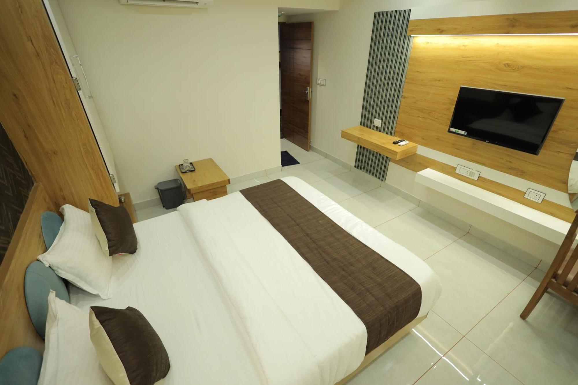 Hotel Rk Fortune Ahmedabad Exteriör bild